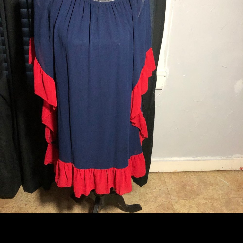 2Tee Couture Size M Navy/Red Ruffled Pullover